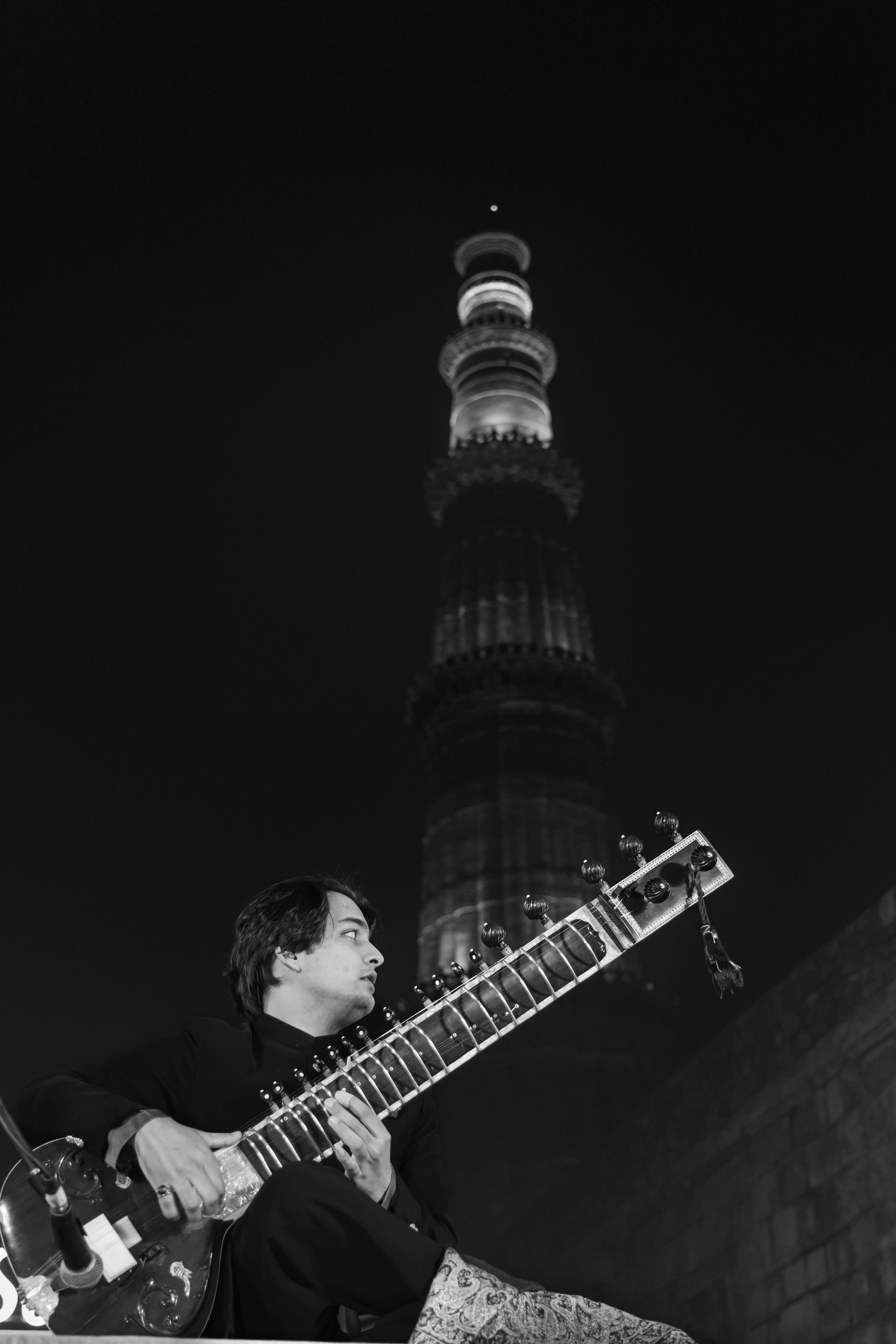 Mehtab Ali Niazi performing beneath the Qutub Minar, Chapter One